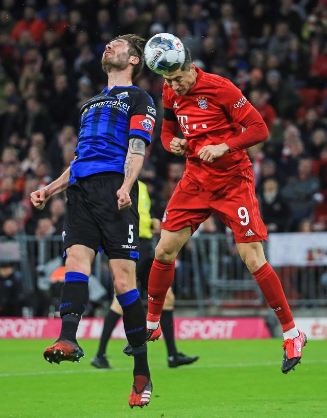 强力的扣球 强力的扣球